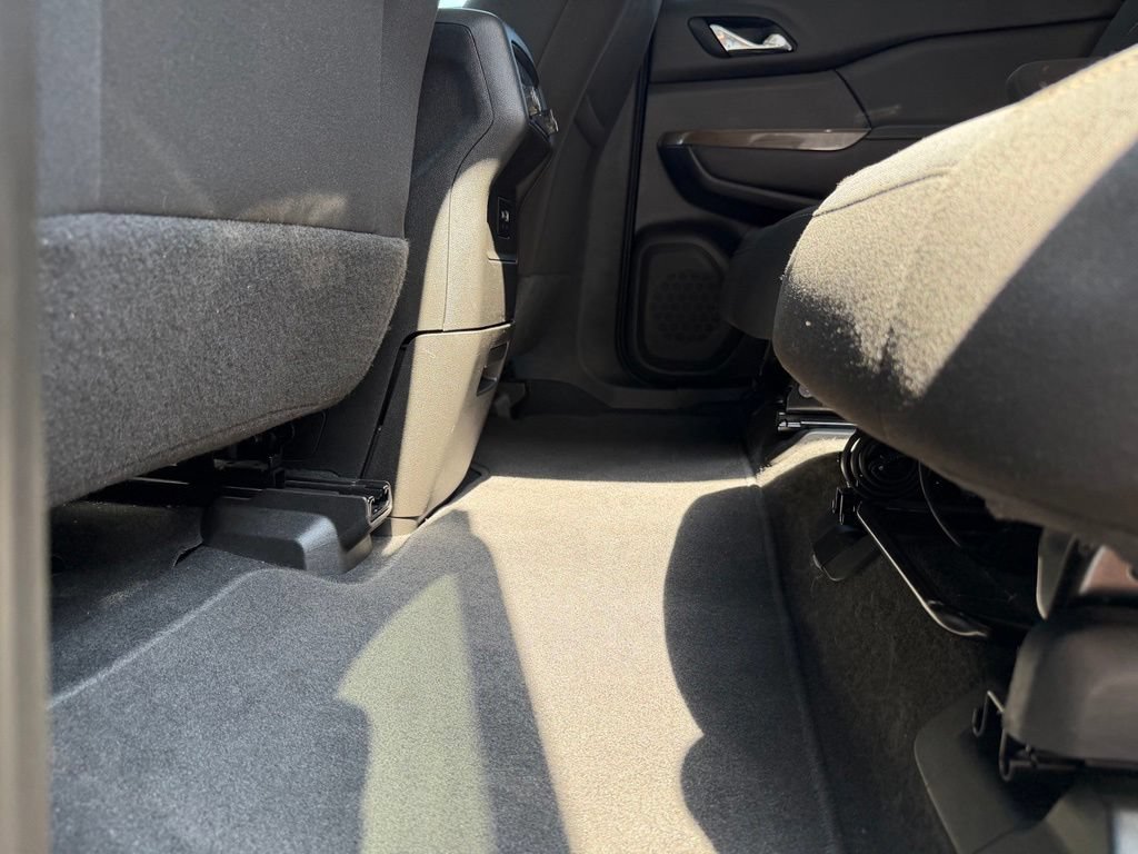 Used 2023 GMC Acadia SLE FWD image 15