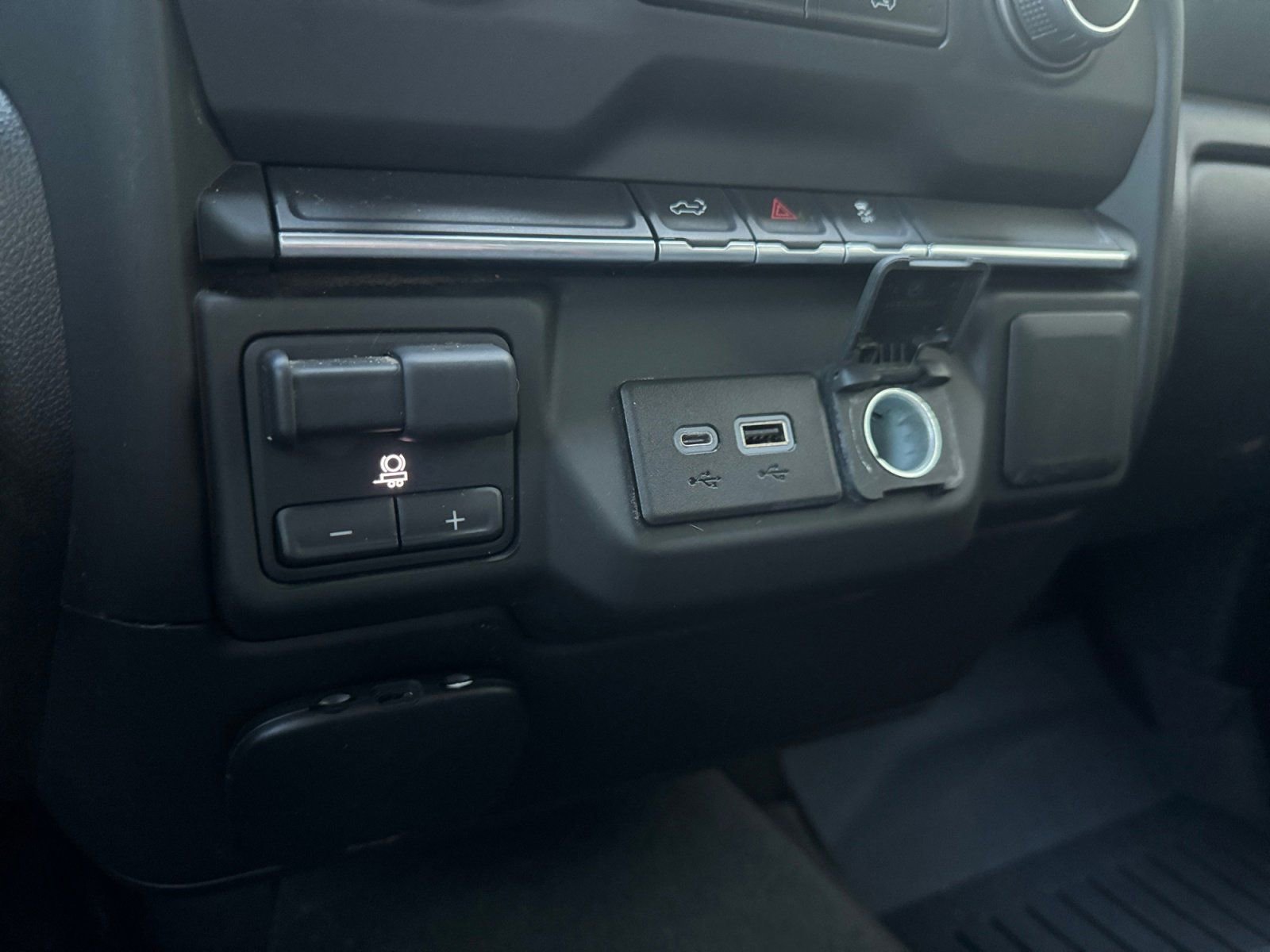 Used 2023 Chevrolet Silverado 2500 Custom w/ Custom Convenience Package image 24