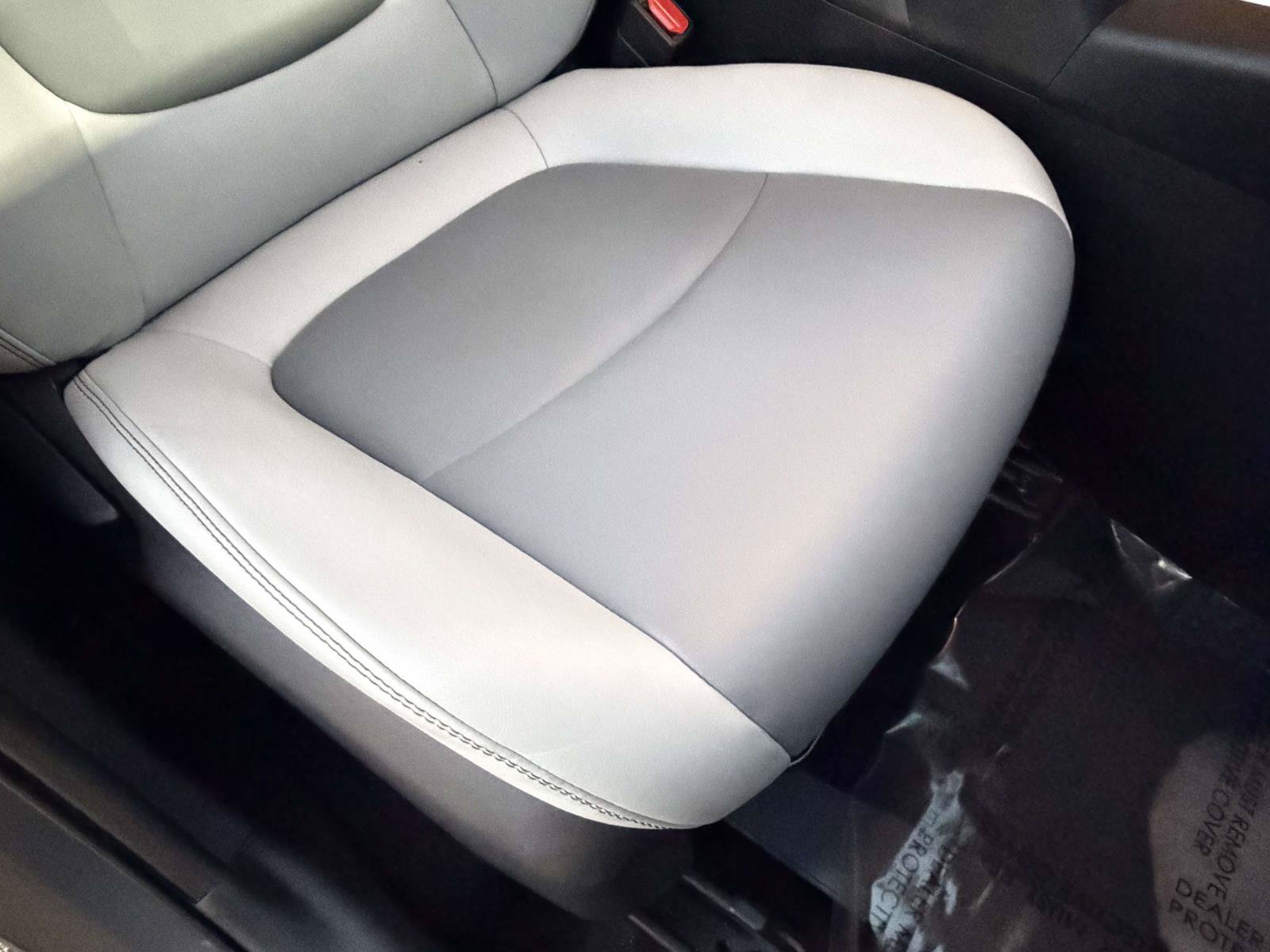 Used 2019 Toyota RAV4 XLE Premium w/ Cold Weather Package AWD/4WD image 30