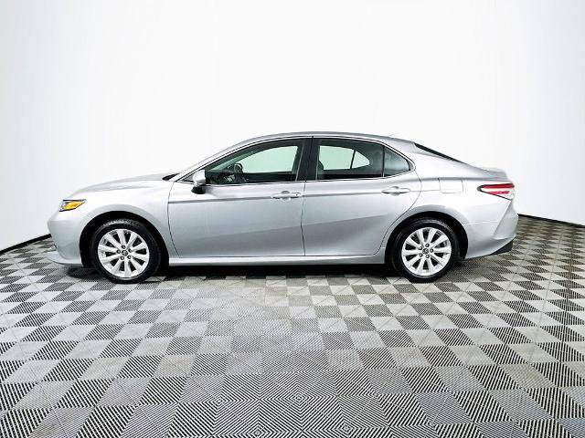 Used 2019 Toyota Camry LE FWD image 4