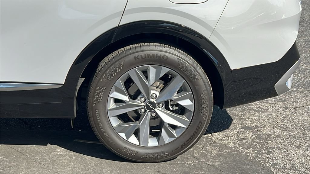 Used 2025 Kia Sportage SX image 9