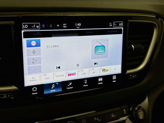 Used 2025 Chrysler Pacifica Select FWD image 14