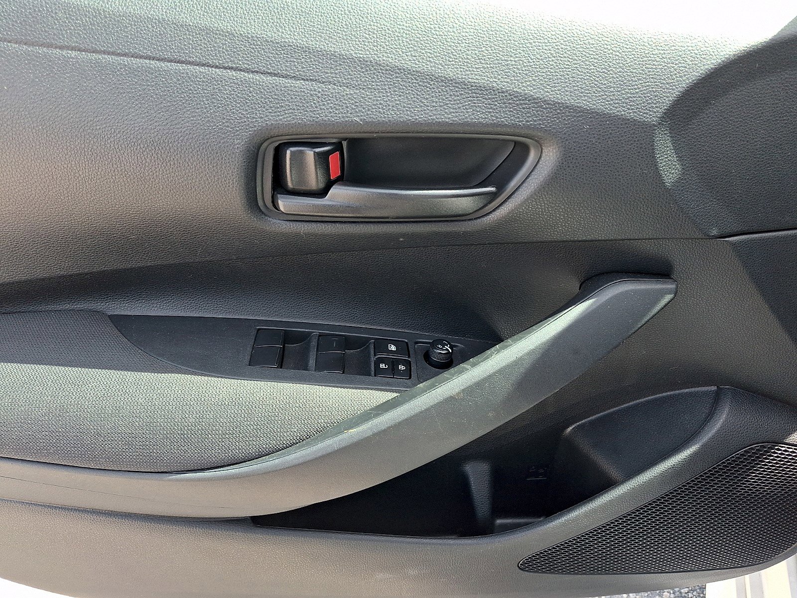 Used 2024 Toyota Corolla LE FWD image 11