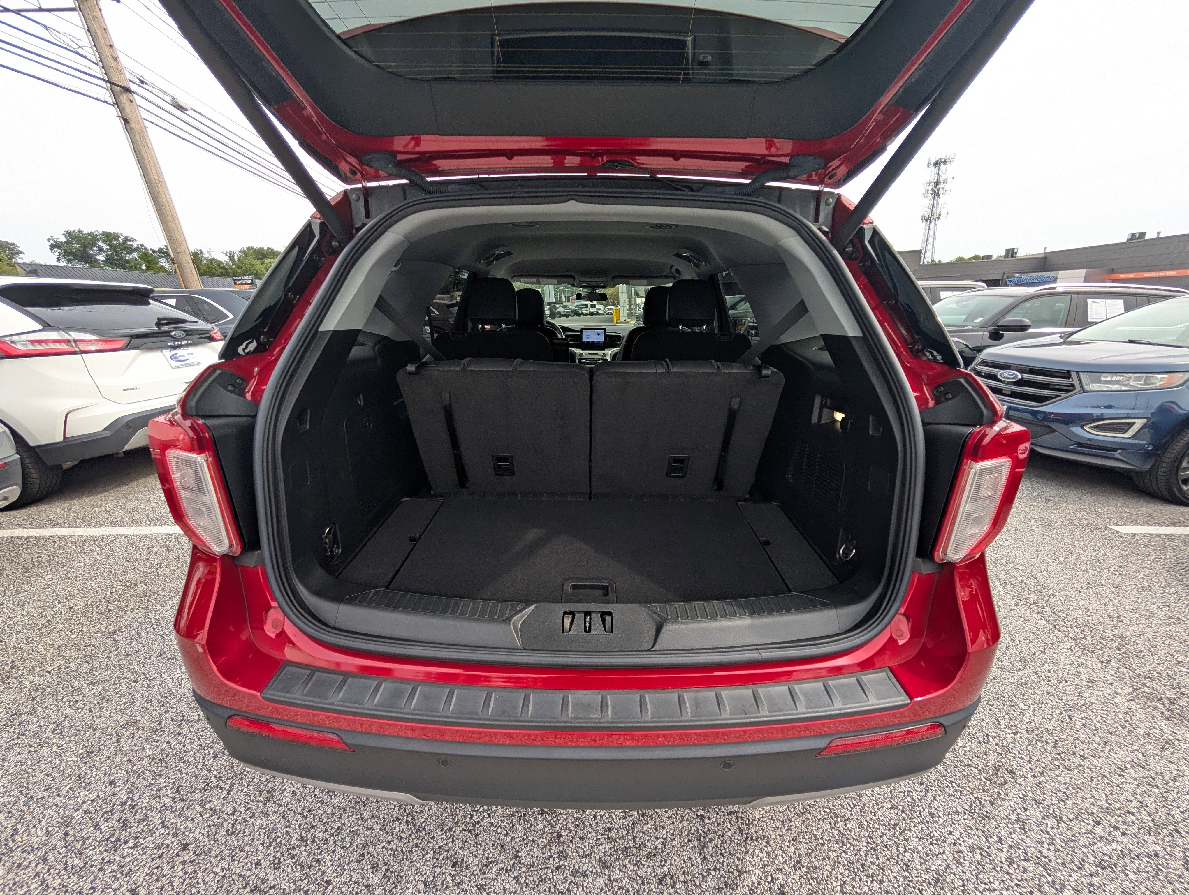 Certified 2022 Ford Explorer XLT w/ Equipment Group 202A image 15