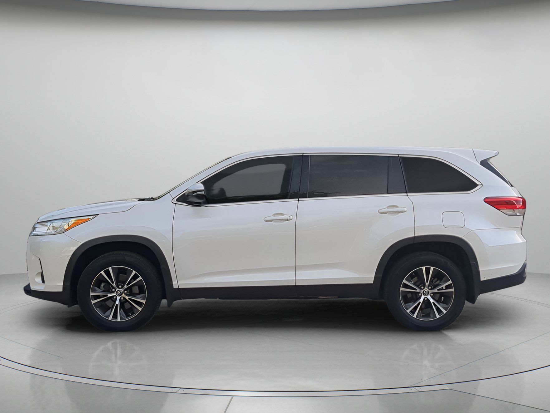 Used 2019 Toyota Highlander LE FWD image 43