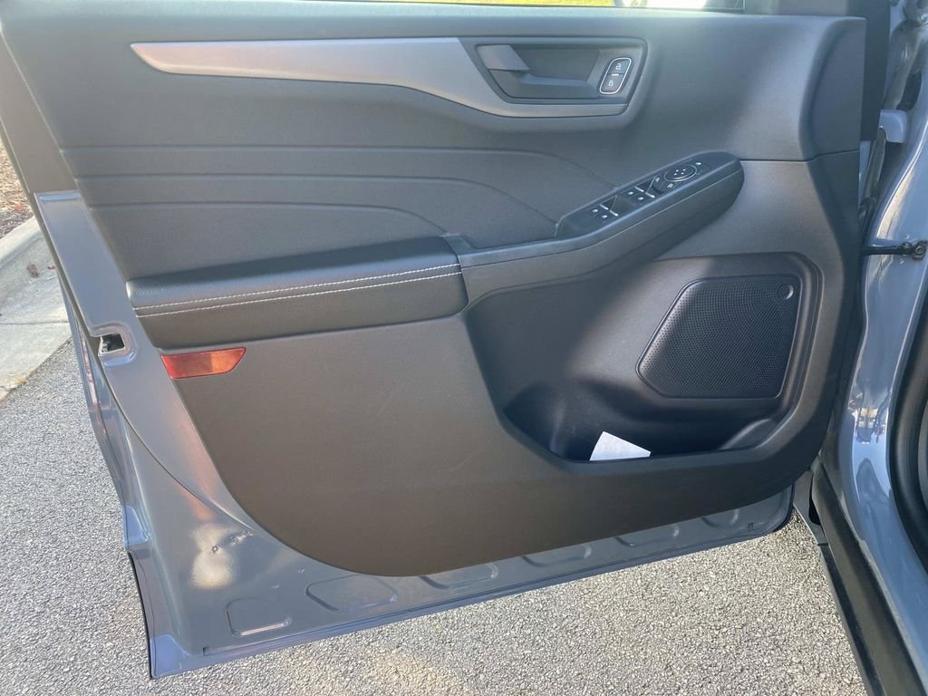 Certified 2024 Ford Escape Active AWD/4WD image 18