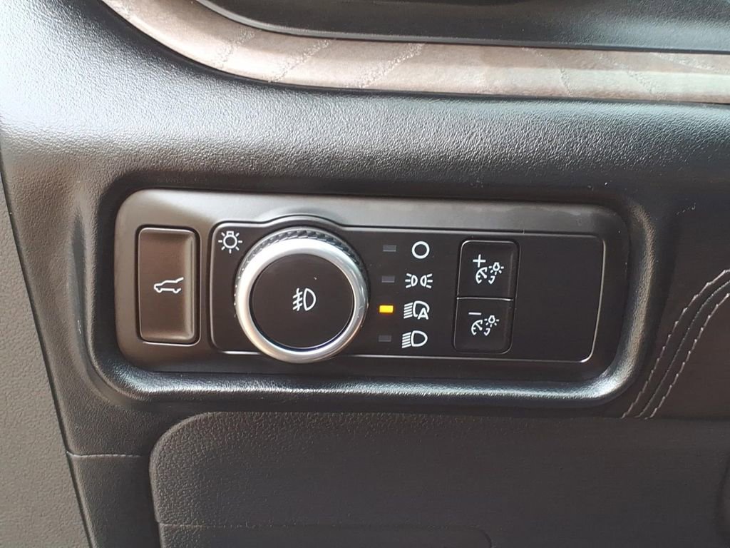 Certified 2023 Ford Explorer Platinum w/ Technology Package AWD/4WD image 18