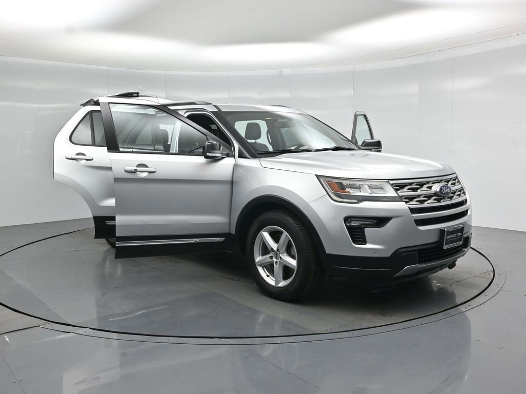 Certified 2018 Ford Explorer XLT w/ Equipment Group 202A image 4