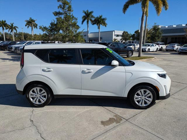 Used 2023 Kia Soul LX image 5