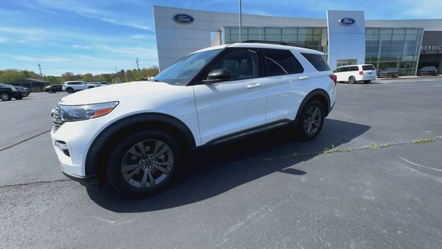 Certified 2022 Ford Explorer XLT w/ Equipment Group 202A AWD/4WD image 2