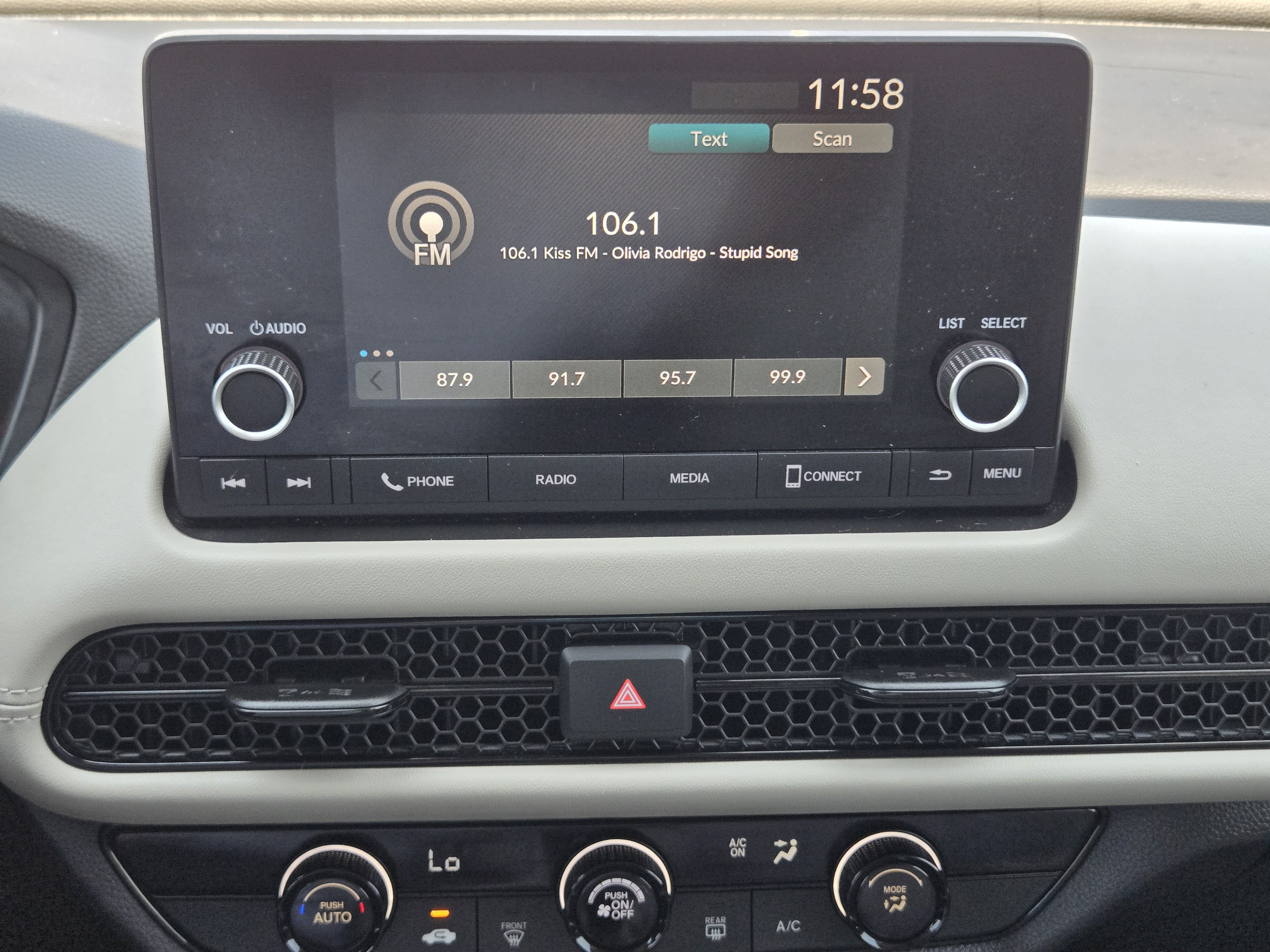 Used 2024 Honda HR-V LX image 17