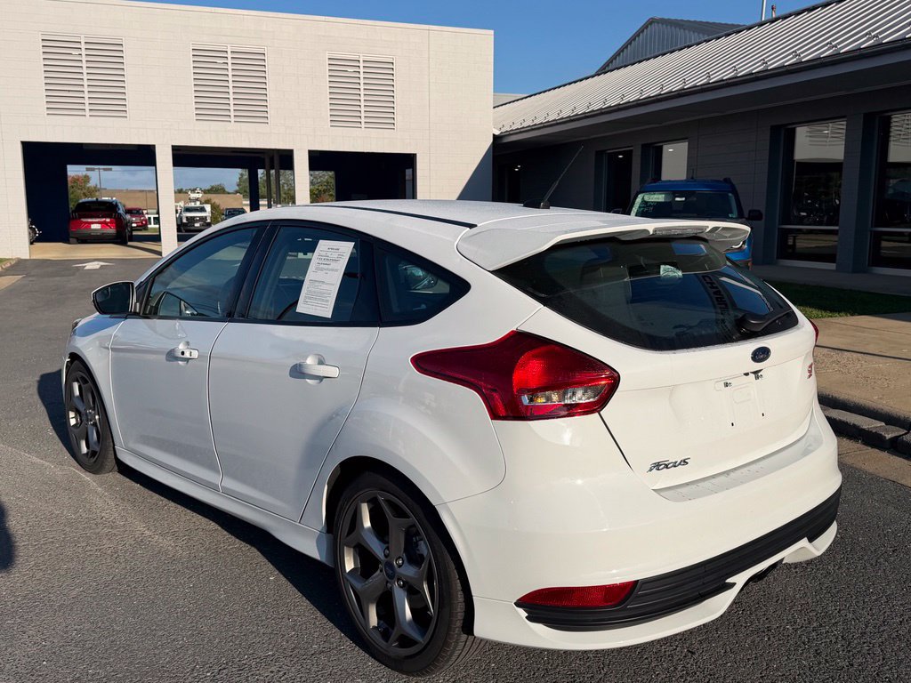Certified 2018 Ford Focus ST FWD image 3
