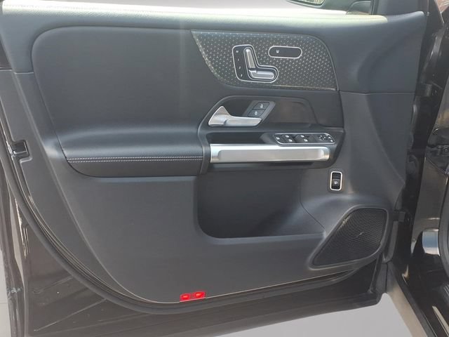 Used 2024 Mercedes-Benz GLB 250 4MATIC w/ Exclusive Package image 8