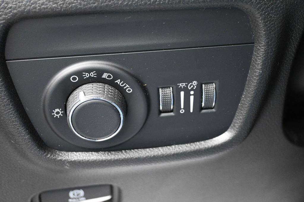 Used 2023 Jeep Grand Cherokee L Laredo AWD/4WD image 20