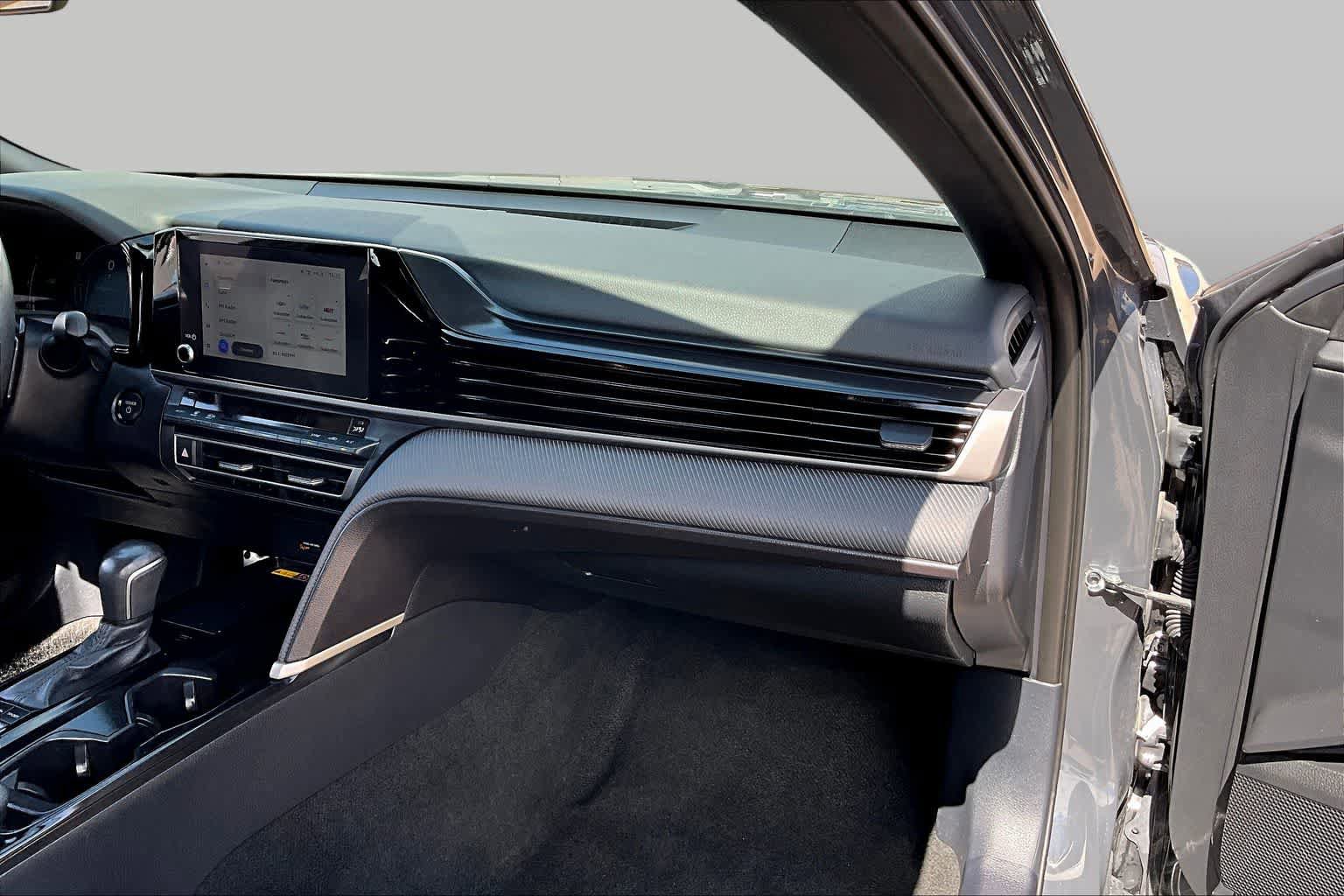 Used 2025 Toyota Camry SE FWD image 17