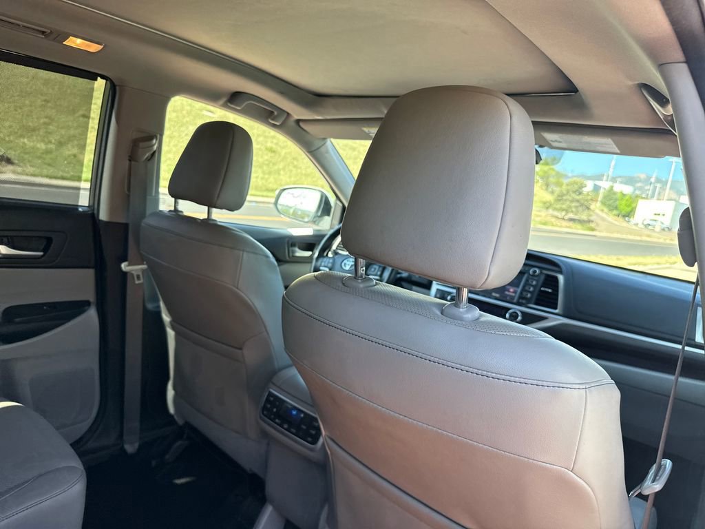 Used 2018 Toyota Highlander Limited Platinum AWD/4WD image 28