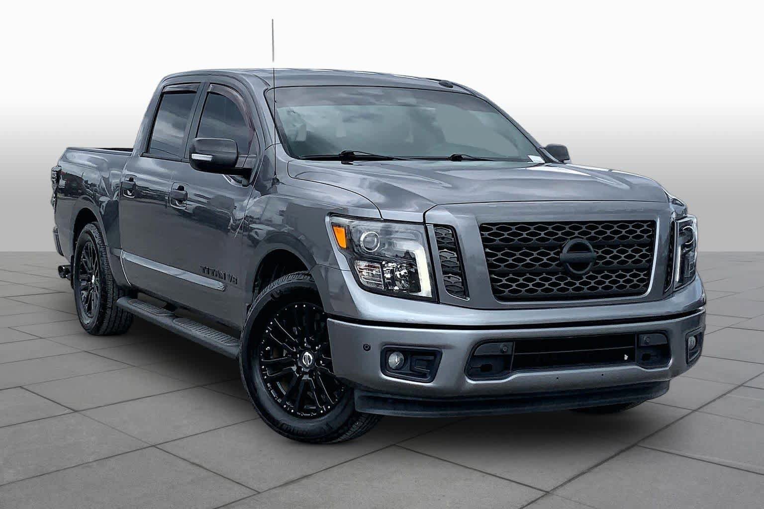Used 2019 Nissan Titan SV w/ SV Convenience Package RWD image 3