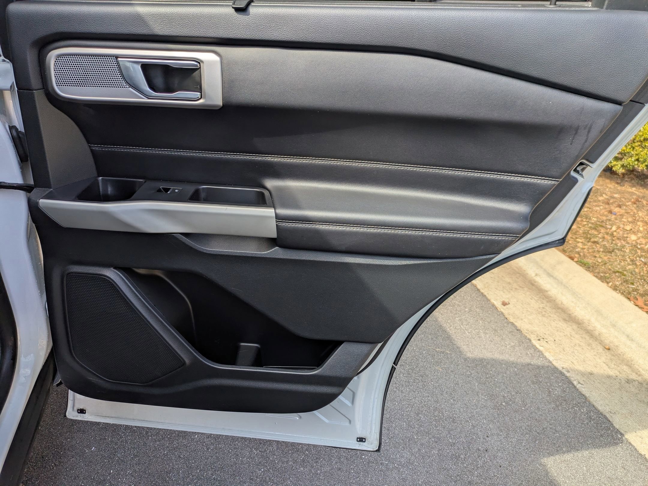 Certified 2022 Ford Explorer Limited w/ Equipment Group 301A image 36