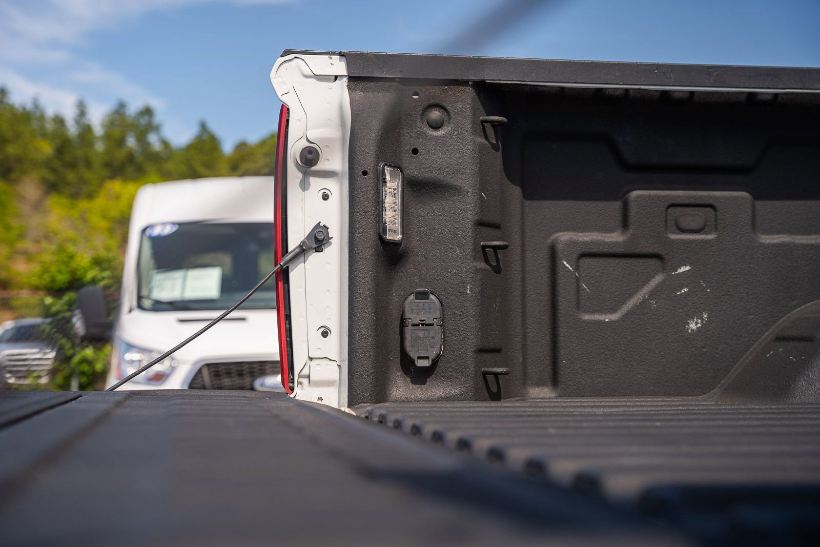 Used 2022 Chevrolet Silverado 2500 Custom w/ Custom Value Package image 17