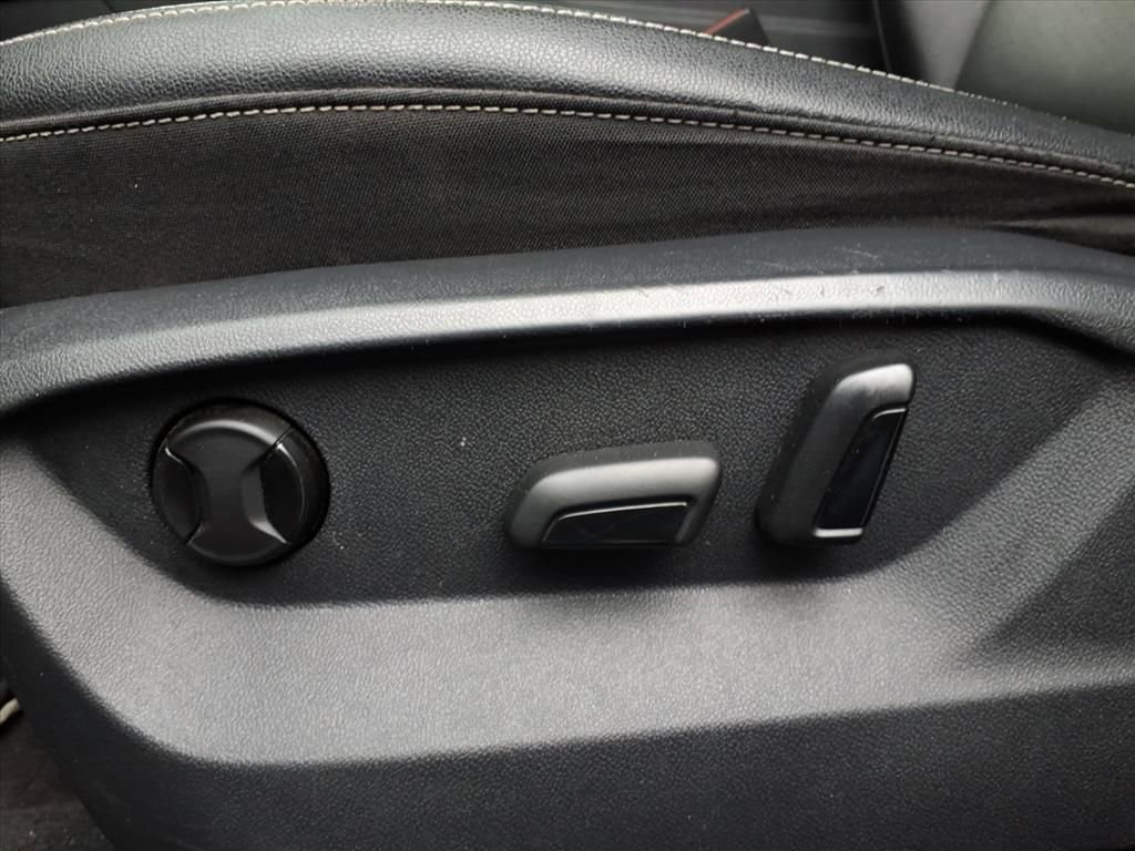 Used 2020 Volkswagen Atlas Cross Sport SE w/ Towing Package image 24