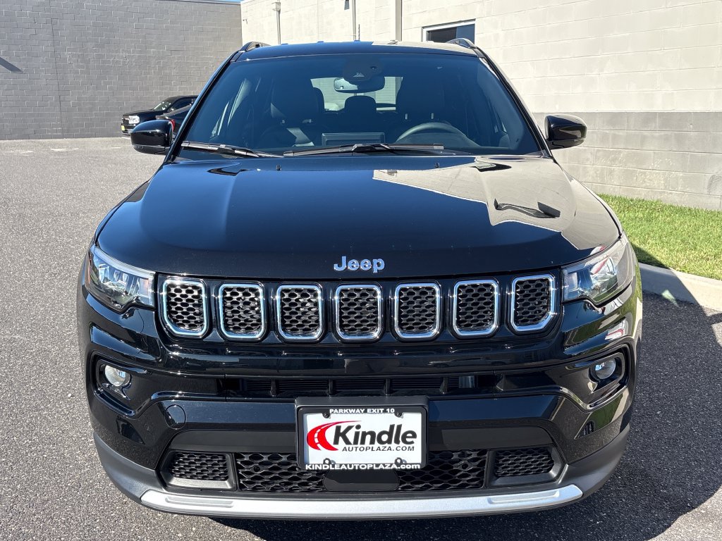 Used 2023 Jeep Compass Limited AWD/4WD image 2