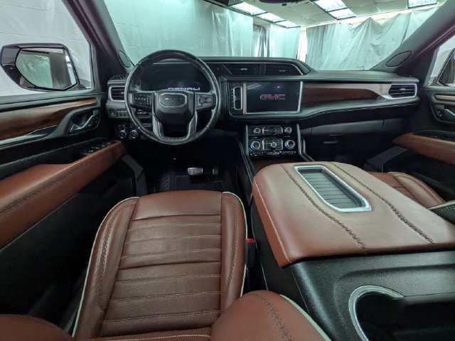 Used 2023 GMC Yukon Denali Ultimate AWD/4WD image 11