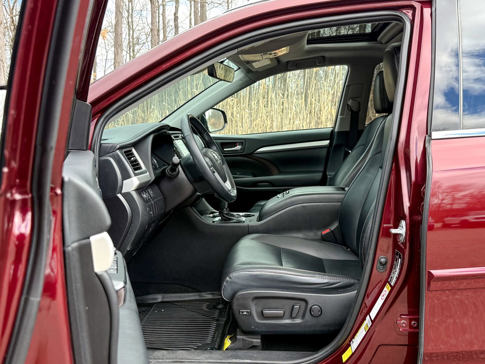 Used 2019 Toyota Highlander XLE AWD/4WD image 18