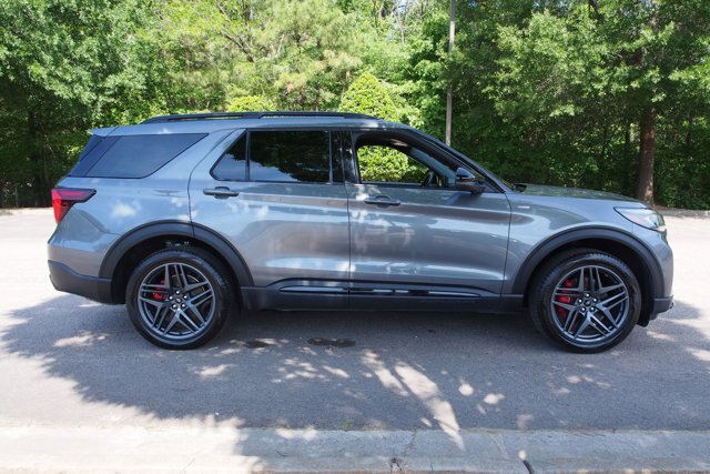 Certified 2025 Ford Explorer ST-Line w/ Premium Package AWD/4WD image 8