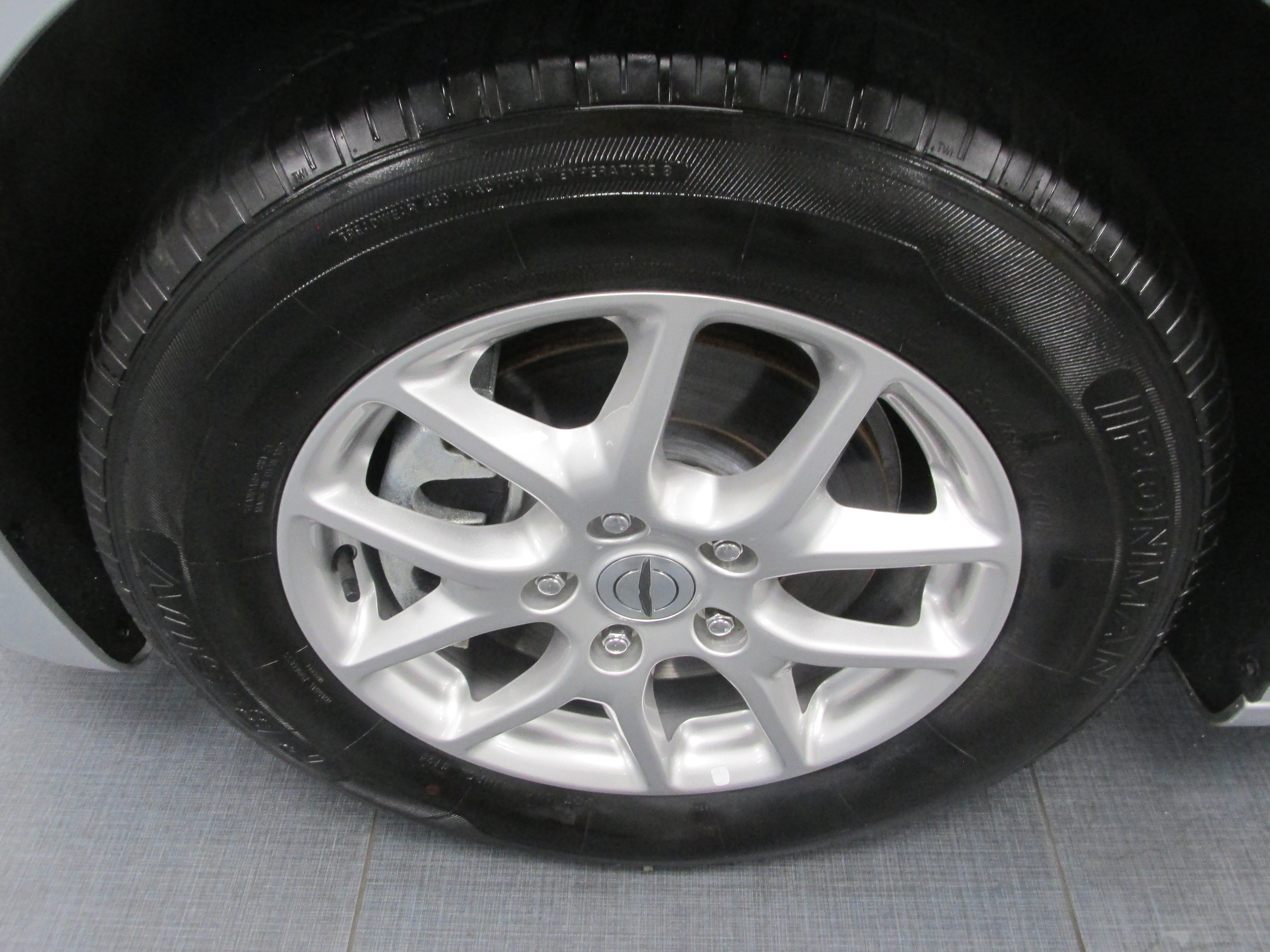 Used 2023 Chrysler Pacifica Touring-L FWD image 14