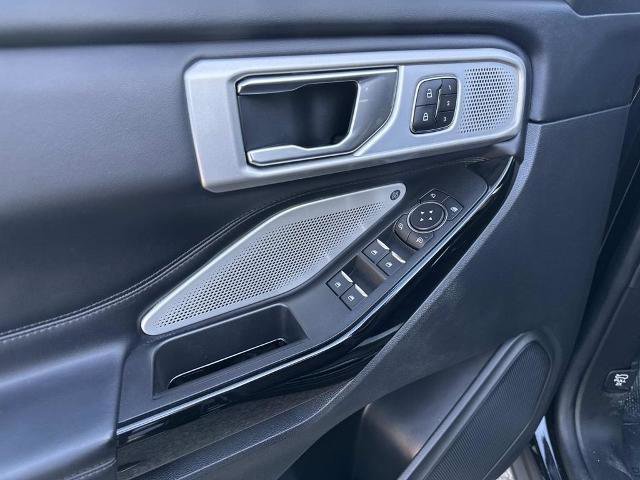 Certified 2022 Ford Explorer Platinum w/ Equipment Group 601A image 18
