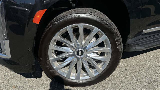 Used 2024 Cadillac Escalade Premium Luxury AWD/4WD image 6