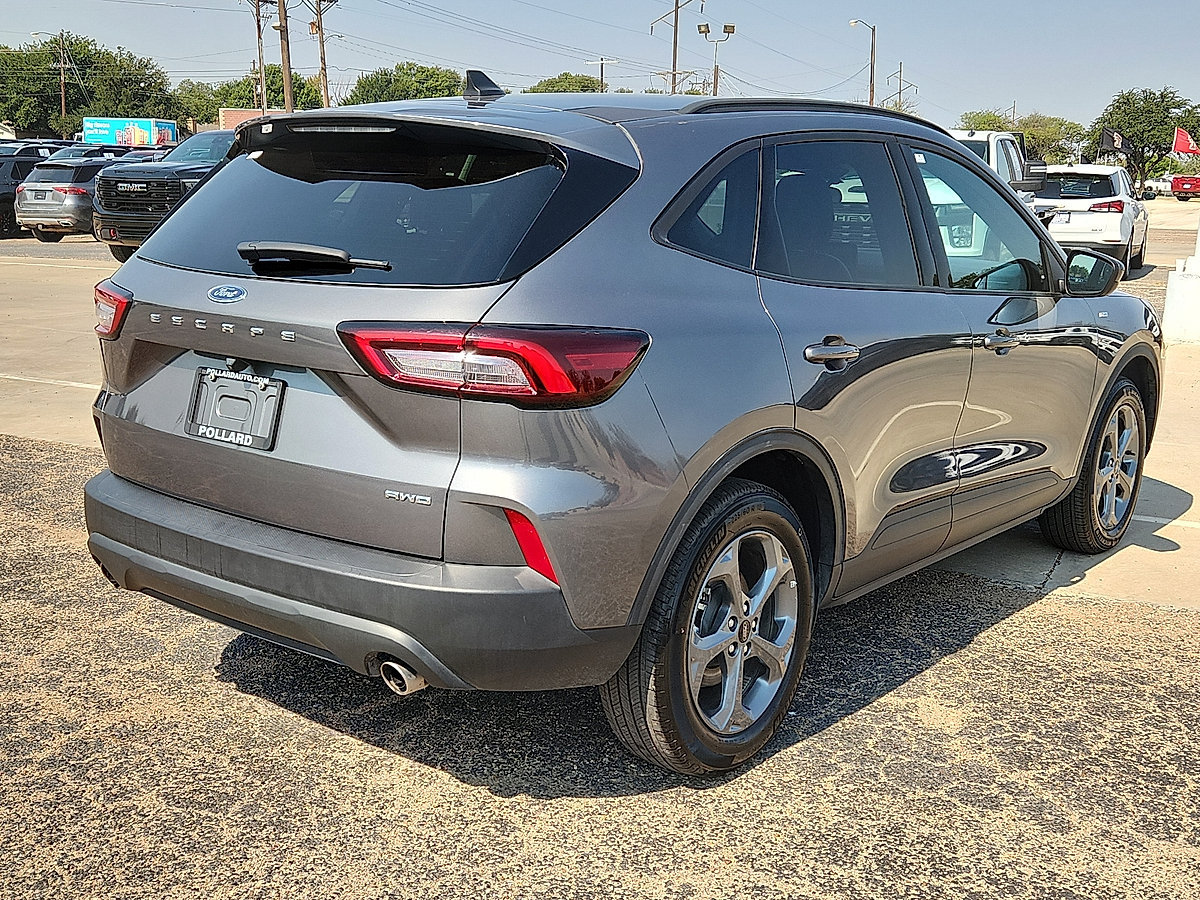 Certified 2025 Ford Escape ST-Line Select AWD/4WD image 3