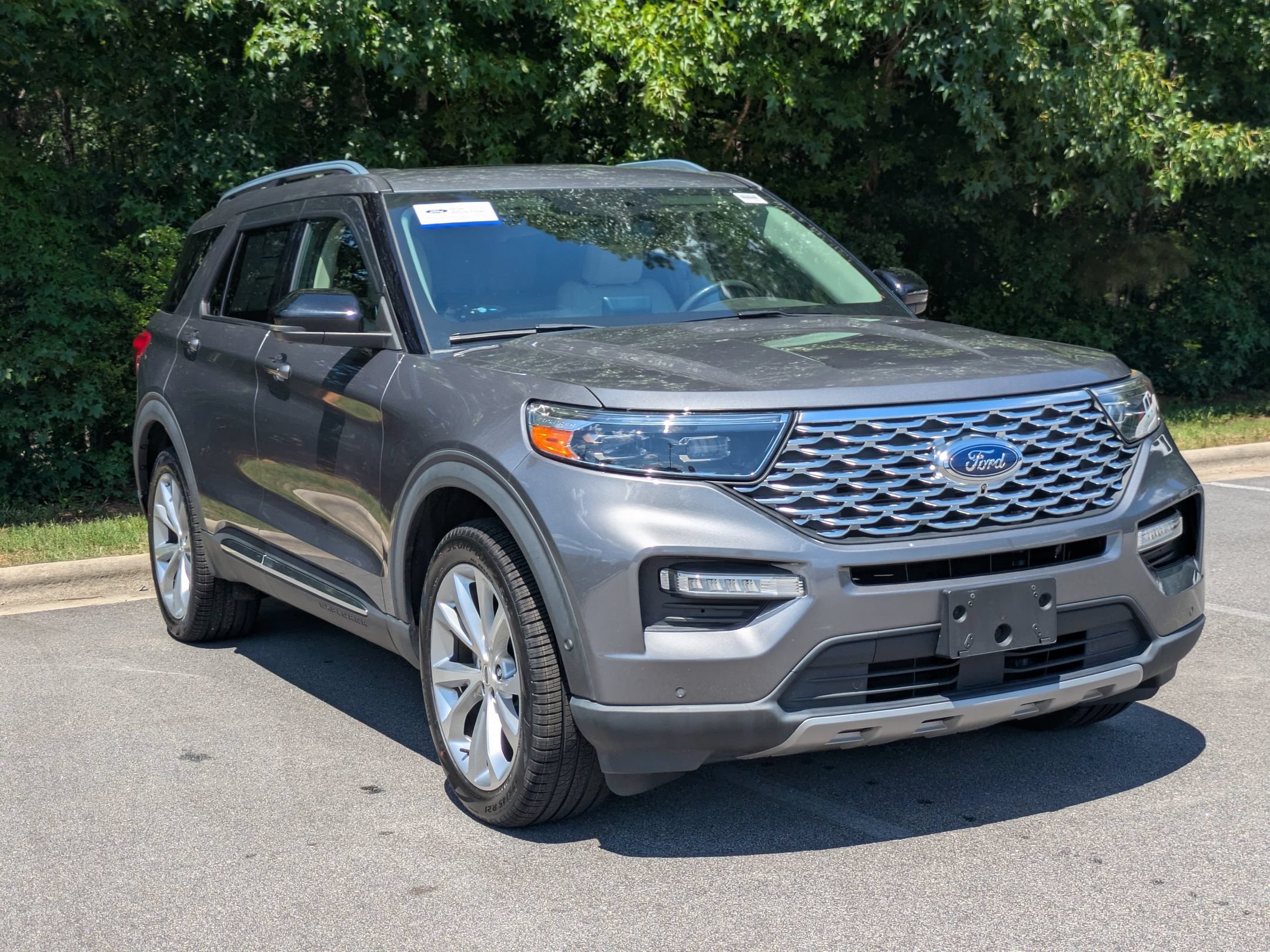 Certified 2021 Ford Explorer Platinum w/ Equipment Group 601A AWD/4WD image 2