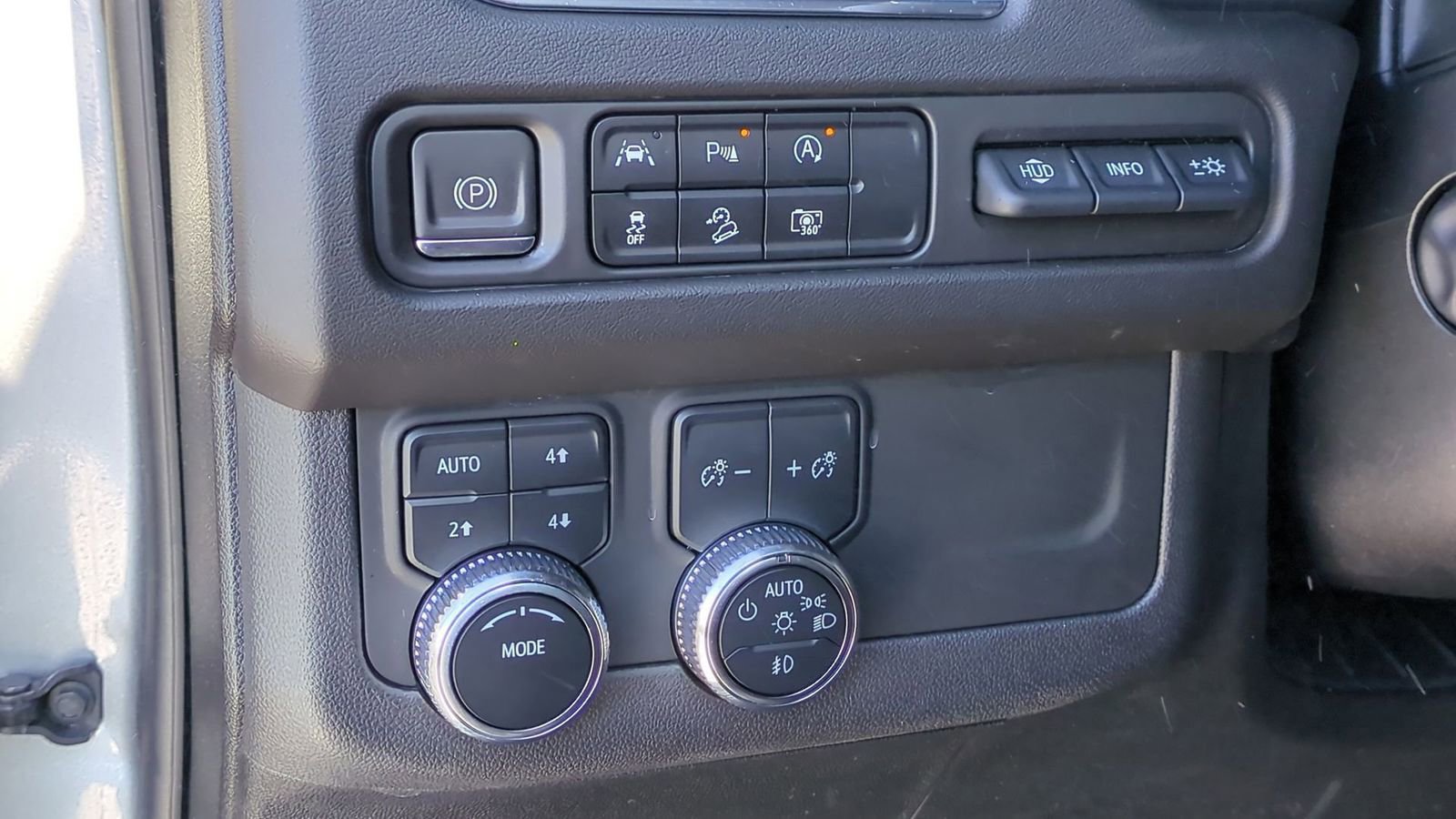 Used 2023 GMC Yukon XL AT4 w/ AT4 Premium Package image 14