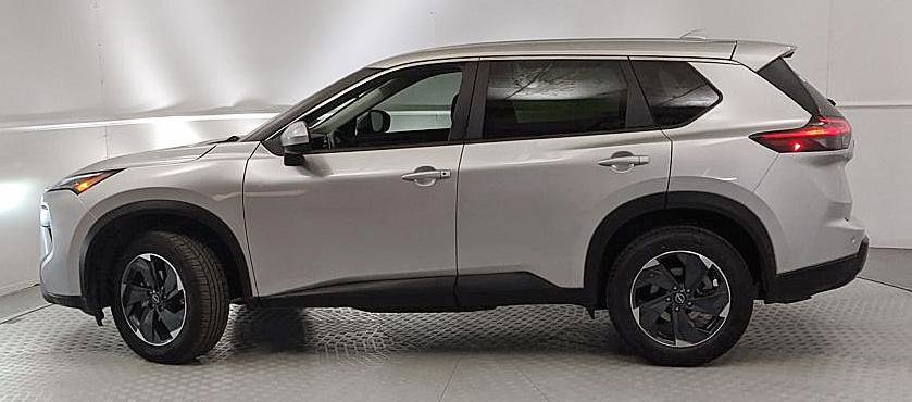 Used 2024 Nissan Rogue SV image 5