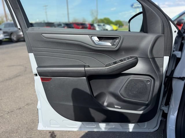 Certified 2026 Ford Escape SE w/ Class II Trailer Tow Package FWD image 14