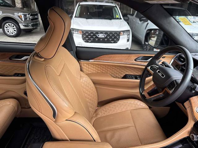 Used 2025 Jeep Grand Cherokee L Summit AWD/4WD image 10