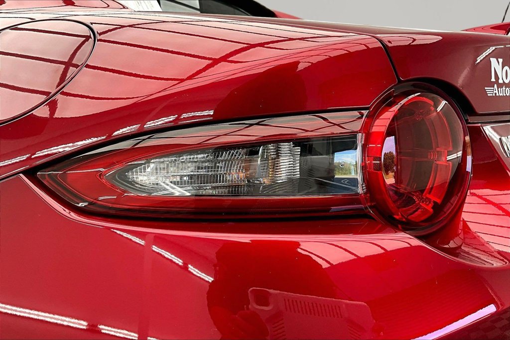 Used 2021 MAZDA MX-5 Miata RF Grand Touring RWD image 26