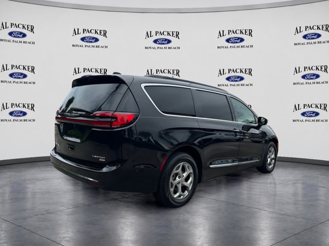 Used 2023 Chrysler Pacifica Limited AWD/4WD image 9