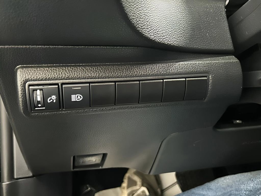 Used 2025 Toyota Corolla LE image 25