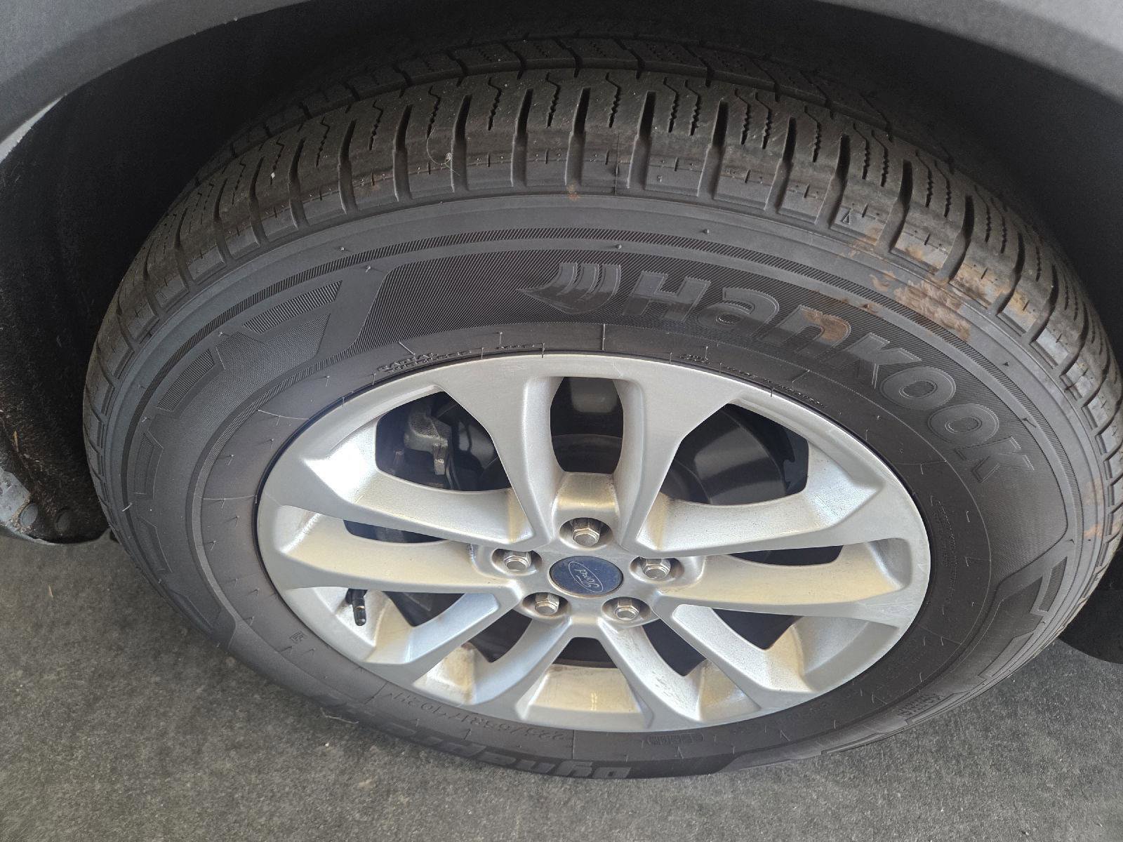 Certified 2020 Ford Escape SE image 17