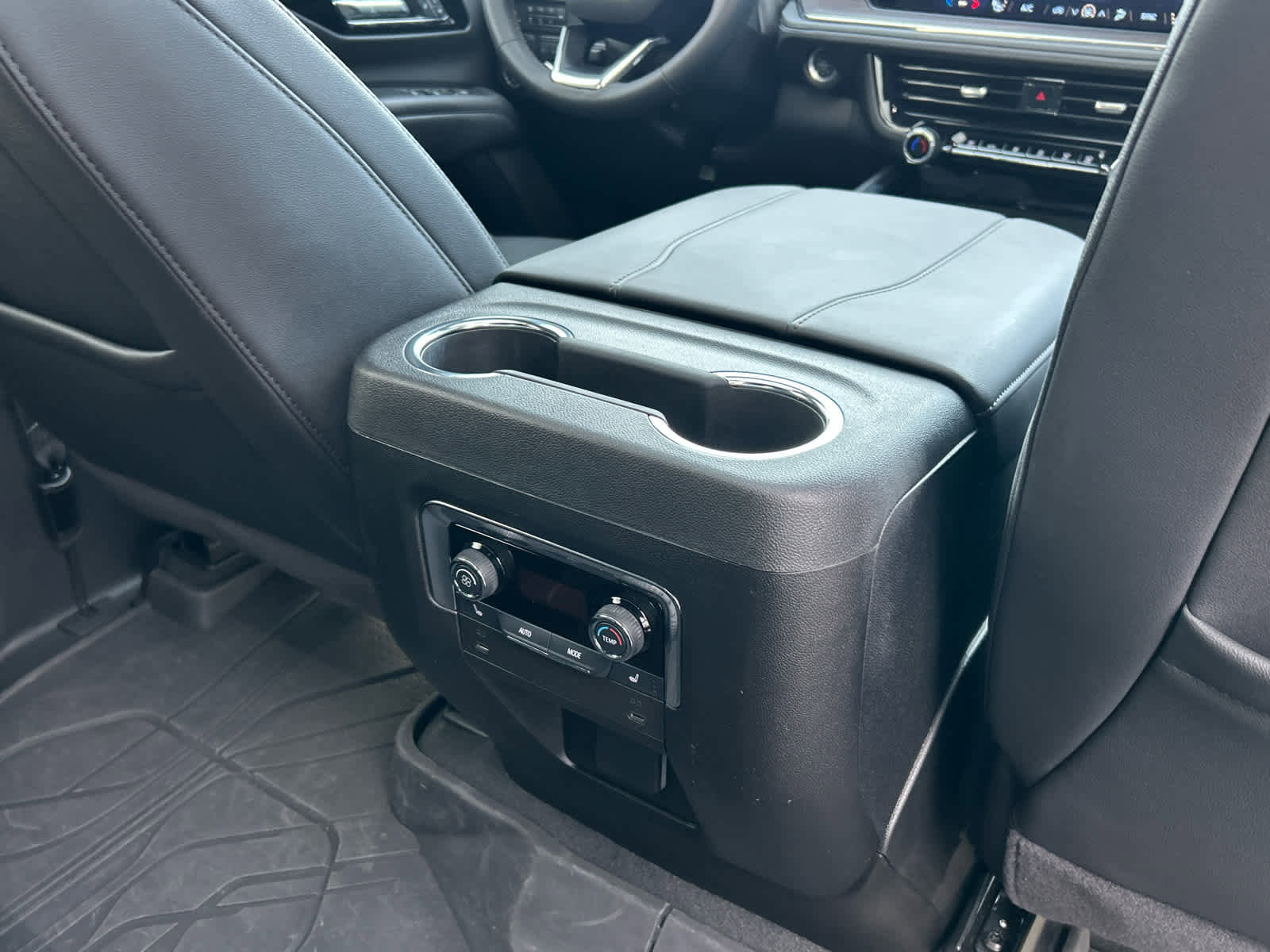 Used 2025 Chevrolet Suburban Z71 w/ Z71 Off-Road Package image 24