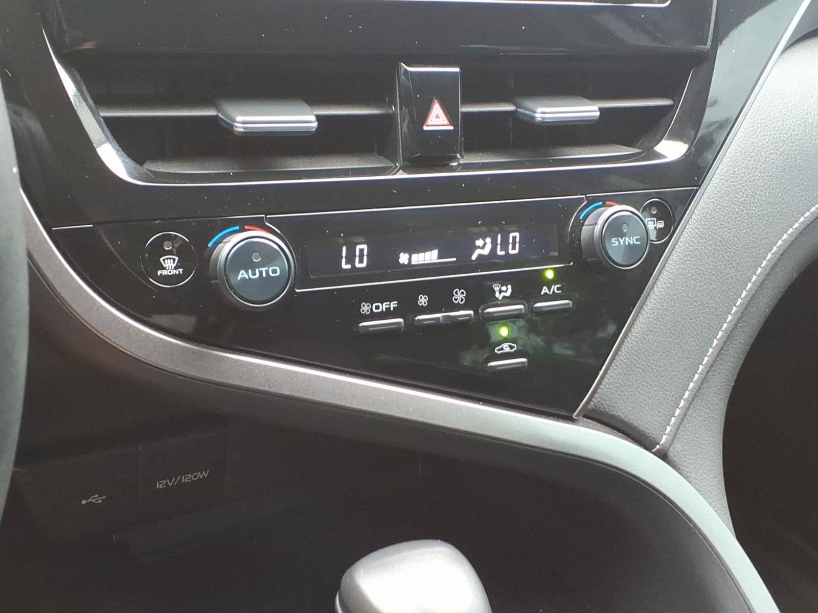 Used 2024 Toyota Camry SE w/ Cold Weather Package FWD image 18