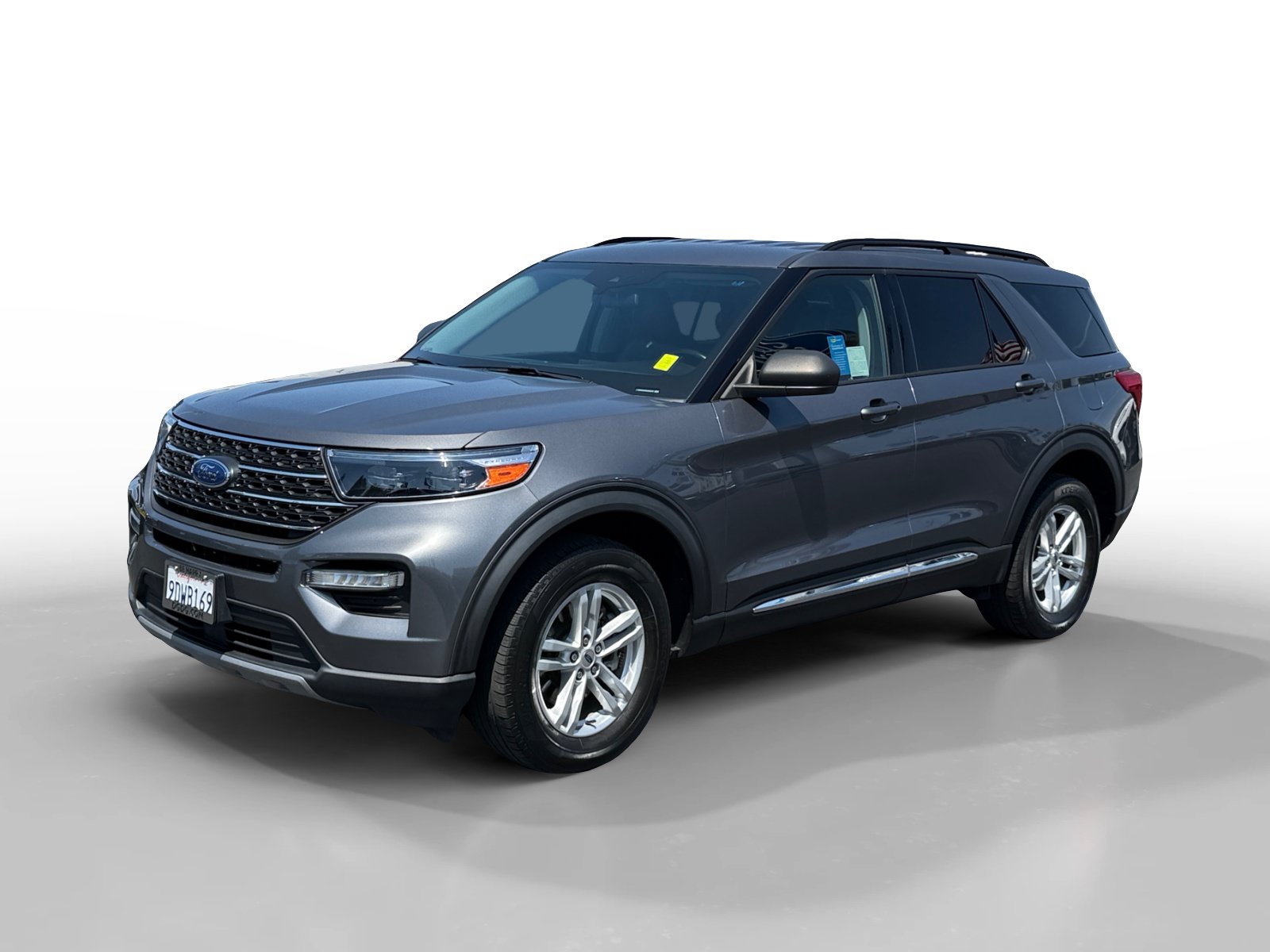 Certified 2022 Ford Explorer XLT w/ Equipment Group 202A AWD/4WD image 1