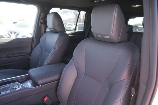 Used 2025 Lexus GX 550 w/ Cold Area Package image 10