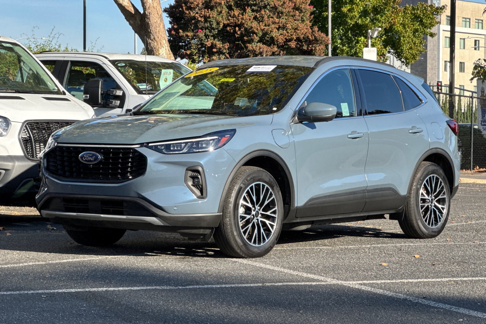 Certified 2025 Ford Escape SE w/ PHEV Premium Package FWD image 9