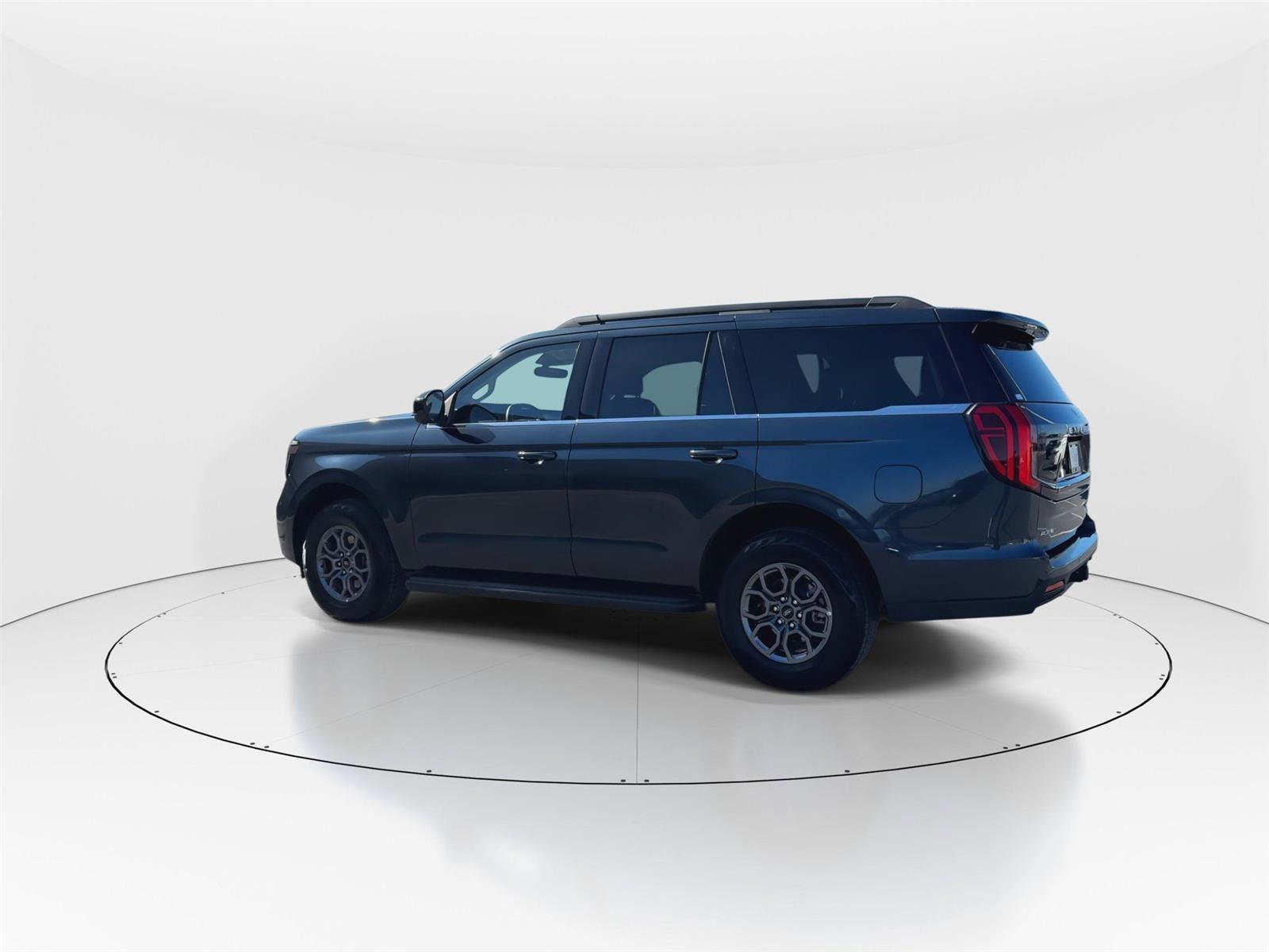 Certified 2025 Ford Expedition Active image 5