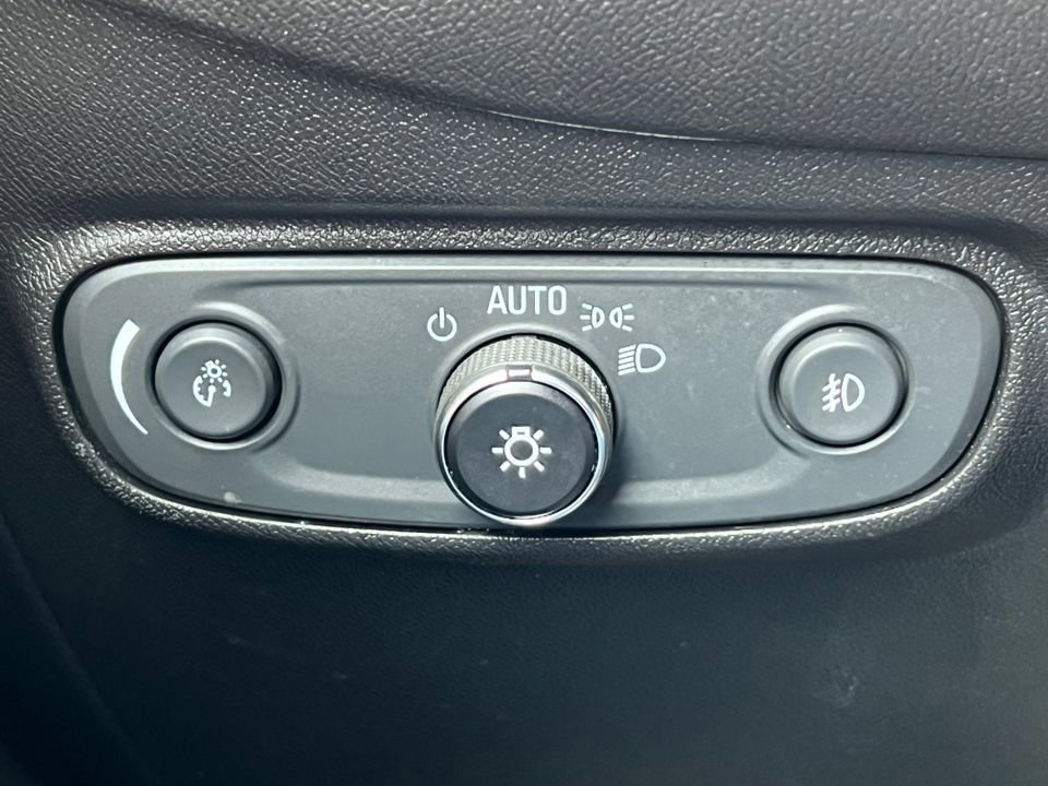 Used 2020 Chevrolet Equinox Premier image 21