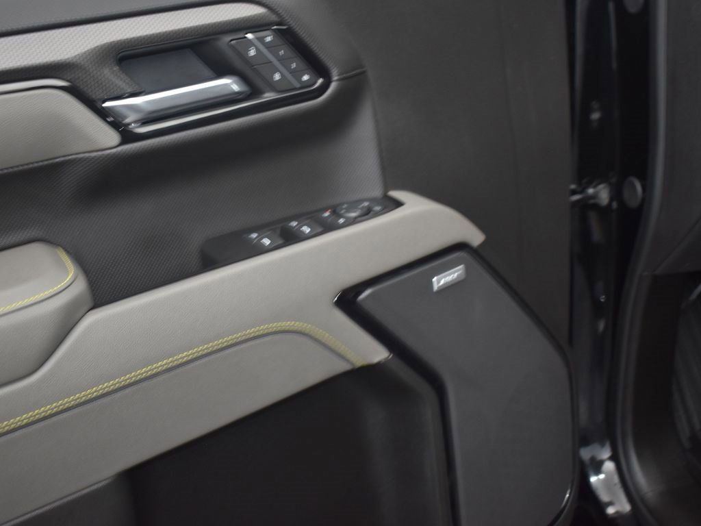 Used 2025 Chevrolet Silverado 1500 ZR2 w/ Technology Package image 9