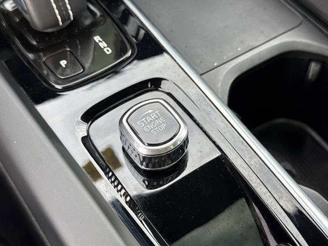 Used 2022 Volvo XC60 B5 R-Design w/ Advanced Package image 29